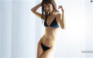 Kazusa Okuyama looks attractive in a voluptuous bikini